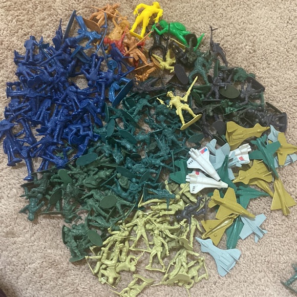 TOY LOT!!! - Picture 8 of 12